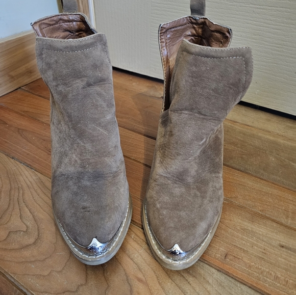 Cape Robbin Shoes - Women's Cape Robbin ankle boots 5.5👢 😍